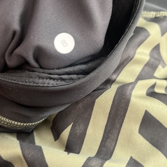 Lululemon Clip In Crop - Picture 6 of 6